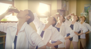 銭湯といえば腰に手を当てて牛乳一気飲み!